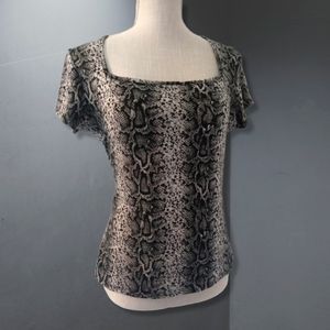 Soft Knit Square Neckline Short Sleeve Snakeskin Top Sz Lg 🌼
